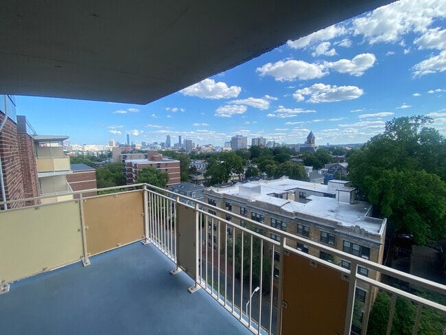 Building Photo - 295 Harvard St