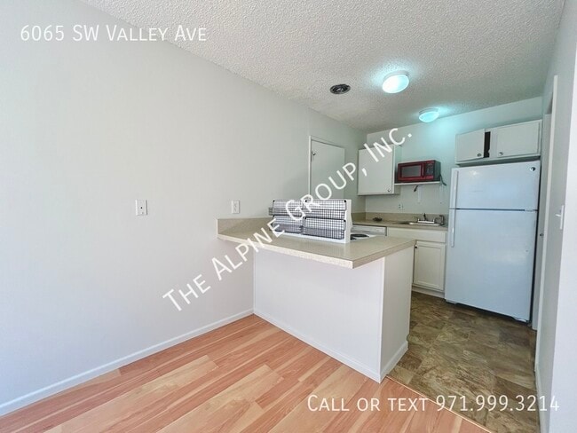 Building Photo - 2 Bedroom Townhome in Beaverton off Allen ...