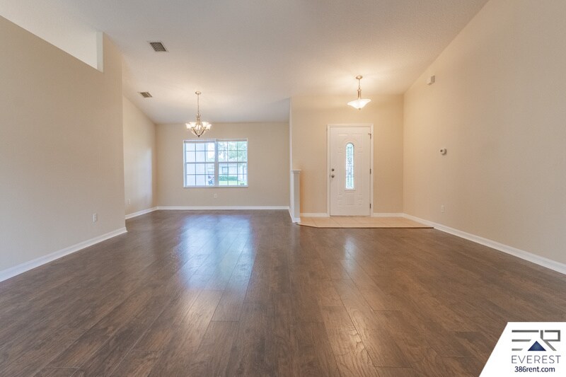 Building Photo - 26 Round Table Ln