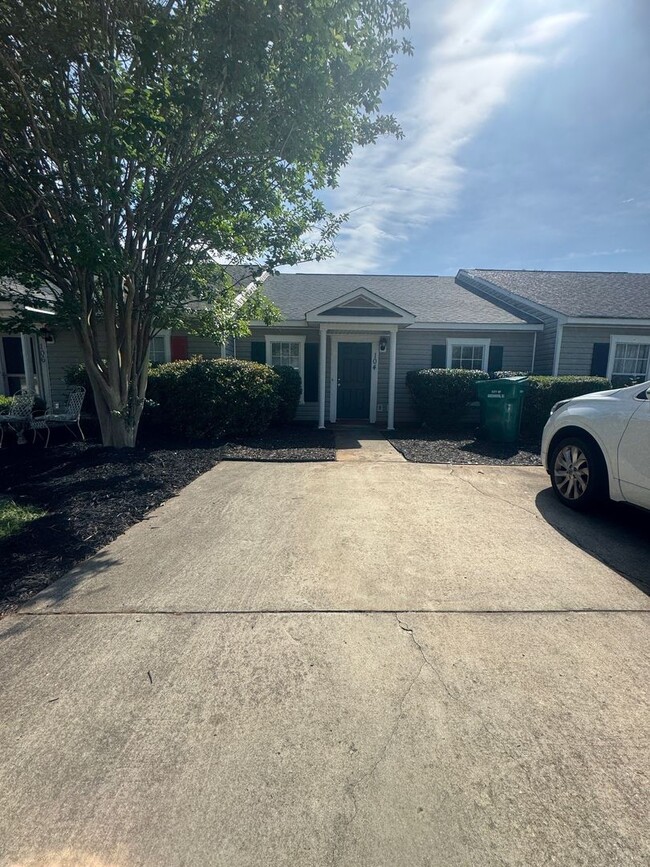 Building Photo - 104 Ansley Ct