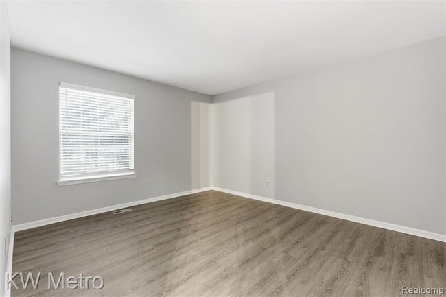 Building Photo - 1563 N Bywood Ave