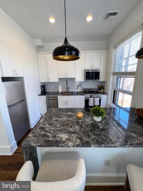 Building Photo - 106 S Church St