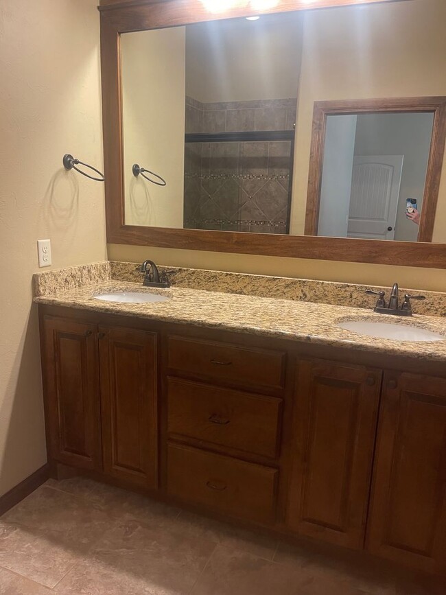 Building Photo - Fully Furnished Three Bedroom, Two Bathroo...