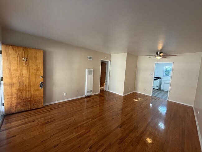 Interior Photo - 3050