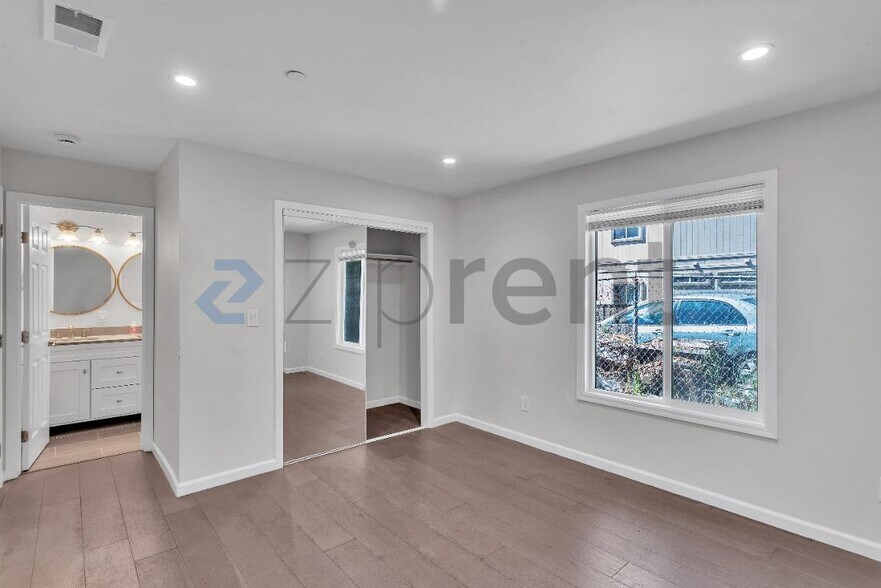 Building Photo - Unit #2273