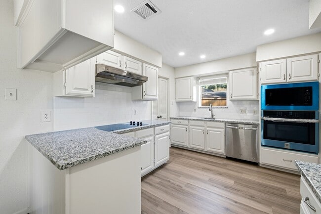 Building Photo - 25407 Lancewood Dr