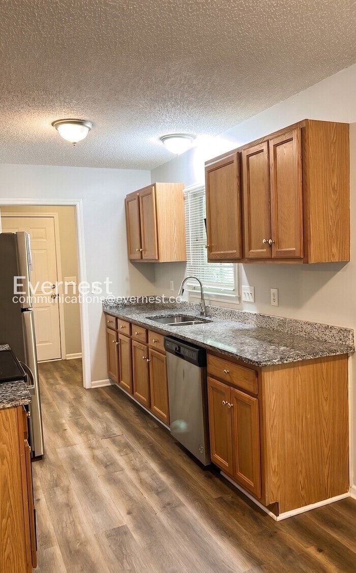 Building Photo - 119 Creek Branch Dr