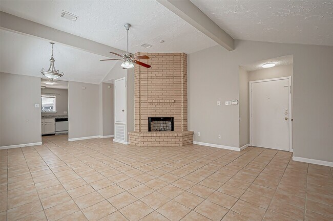 Building Photo - 7111 Village Lake Dr