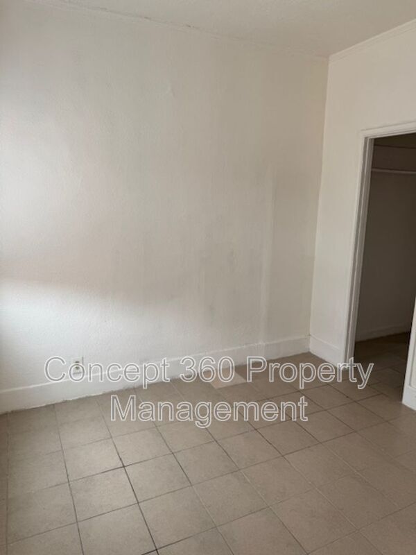 Building Photo - 758 Cerritos Ave
