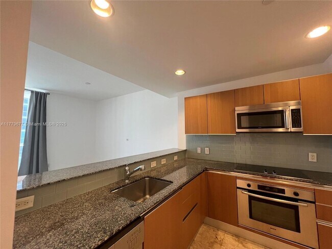 Building Photo - 1050 Brickell Ave