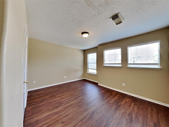 Building Photo - 14851 Dorray Ln