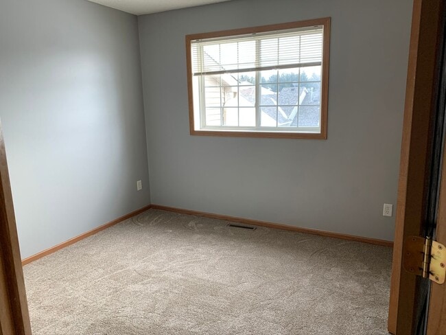 Building Photo - Bright & Spacious 2BR/1.5BA Townhome in Co...