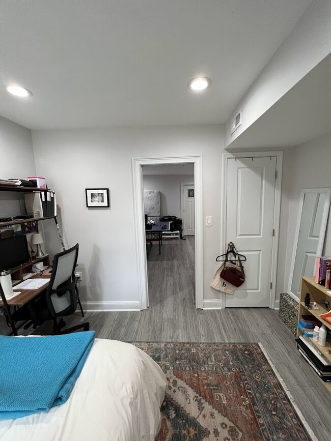 Building Photo - Newly Renovated Split Level Row Home in Tr...