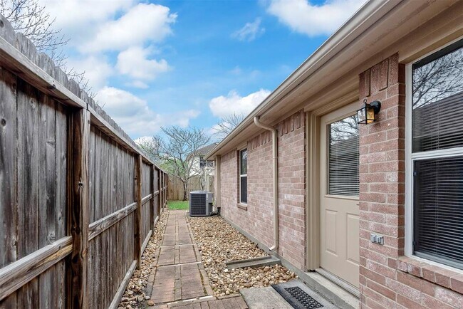 Building Photo - 2622 Autumn Springs Ln