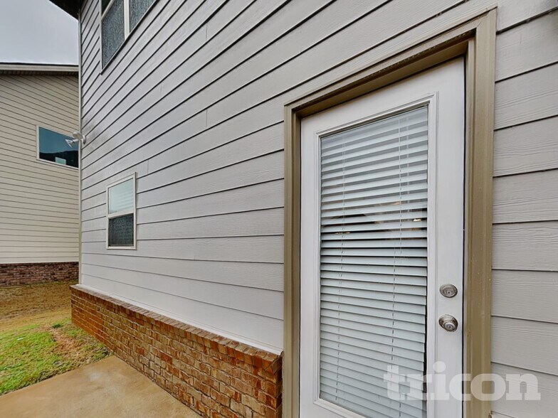 Building Photo - 7020 Prune Ln