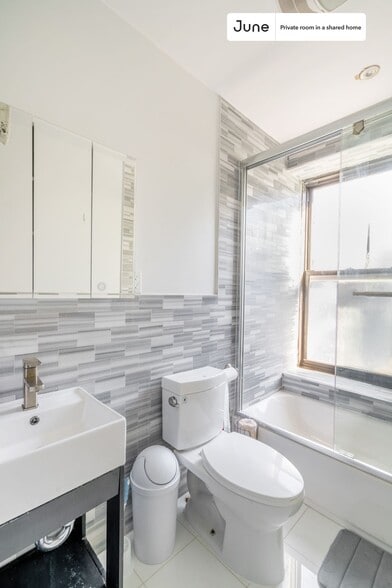 Building Photo - Room in Shared 3 bed/2 bath home in Upper West Side