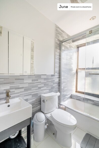 Building Photo - Room in Shared 3 bed/2 bath home