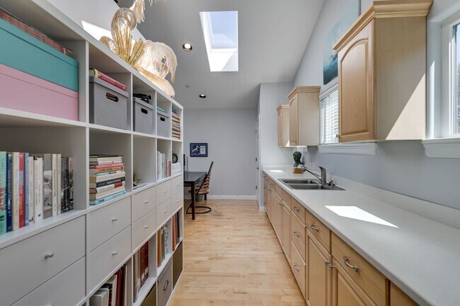 Building Photo - 5bd/3.75ba Sammamish Home