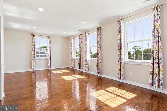 Building Photo - 121B Hagen Dr