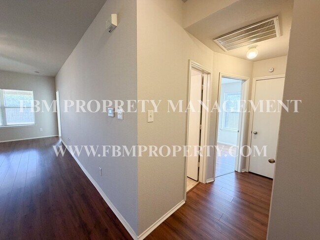 Building Photo - 125 Logan Ln