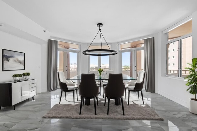 Building Photo - 300 SE 5th Ave