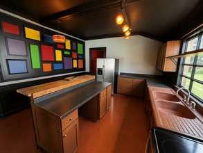 Building Photo - Character-Filled 2 Bedroom Home with Artistic Style