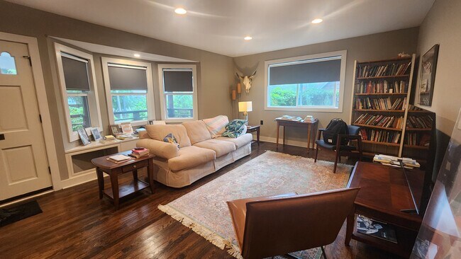 Building Photo - 207 Highland Ave