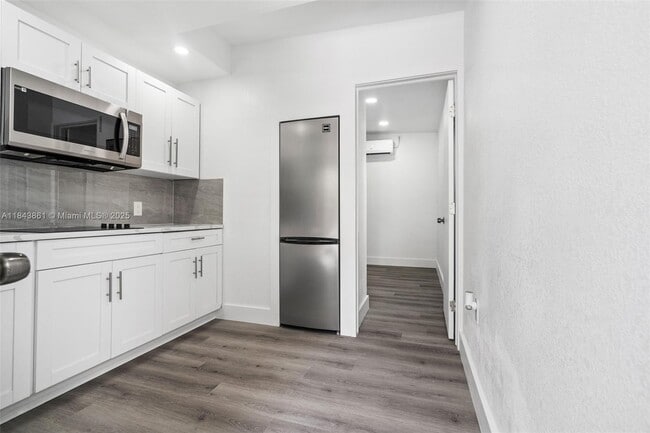 Building Photo - 1560 SW 56th Ave