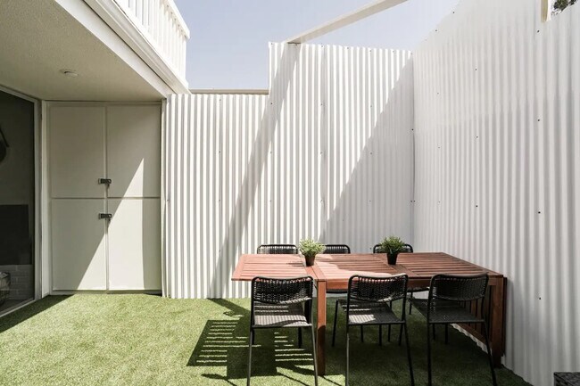 Building Photo - 1773 Torrance St