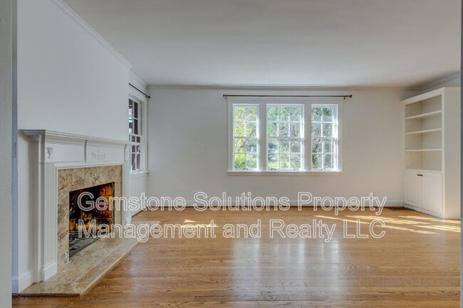 Building Photo - 502 32nd Ave S