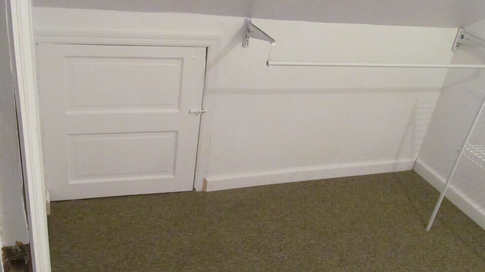 2nd level Bdrm 4-walk in closet-pic 3 - 307 N 7th St