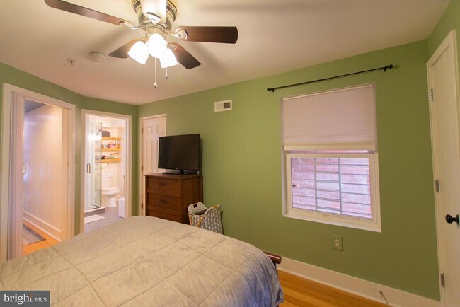 Building Photo - 1814 Christian St