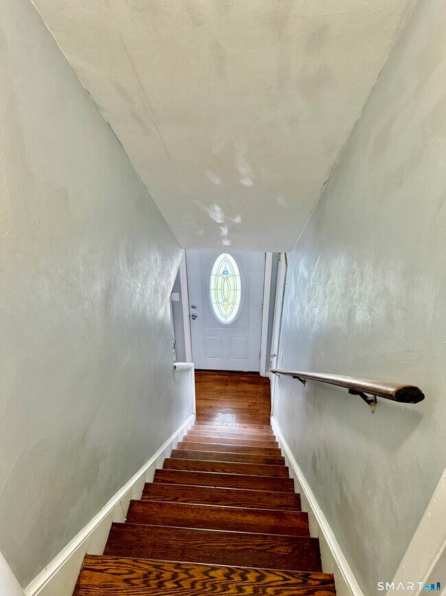 Building Photo - 15 Edwards St