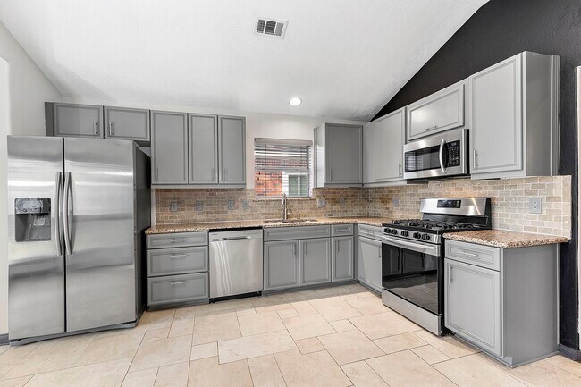 Building Photo - 20815 Whitevine Way