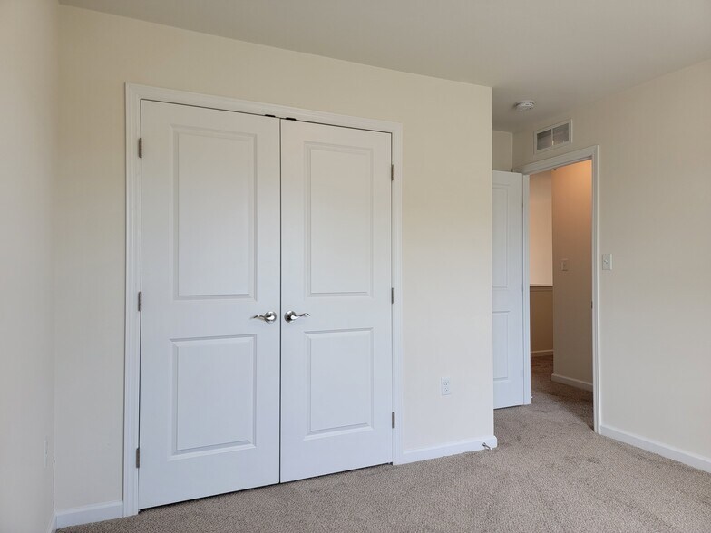 Building Photo - 62 Rollins Ln