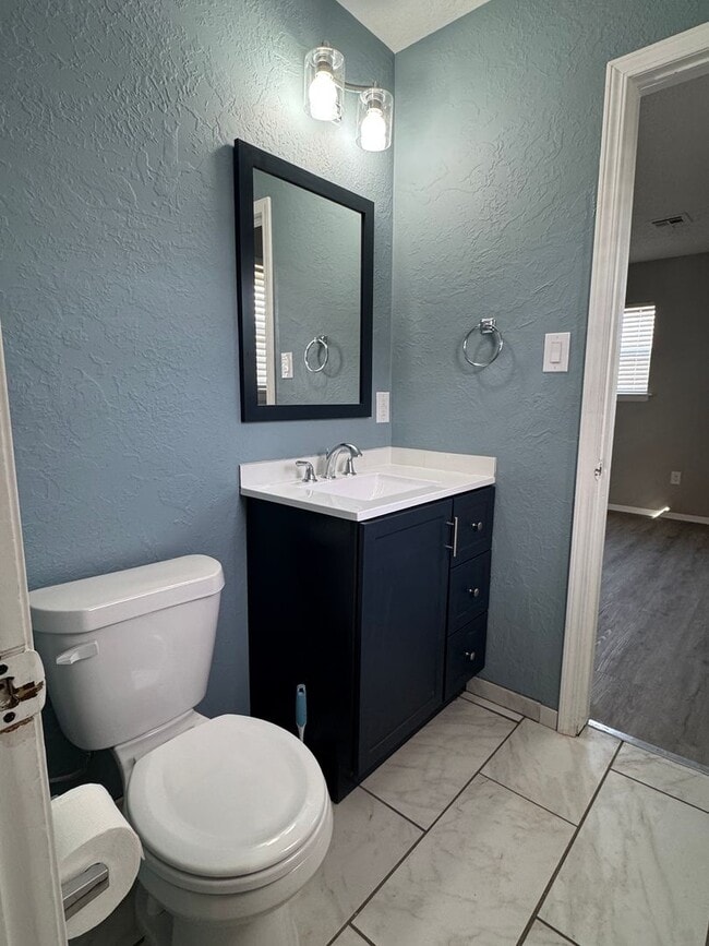 Building Photo - 4625 SW I Ave