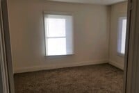 Building Photo - 2 Bedroom/1 Bathroom Near Hays Park