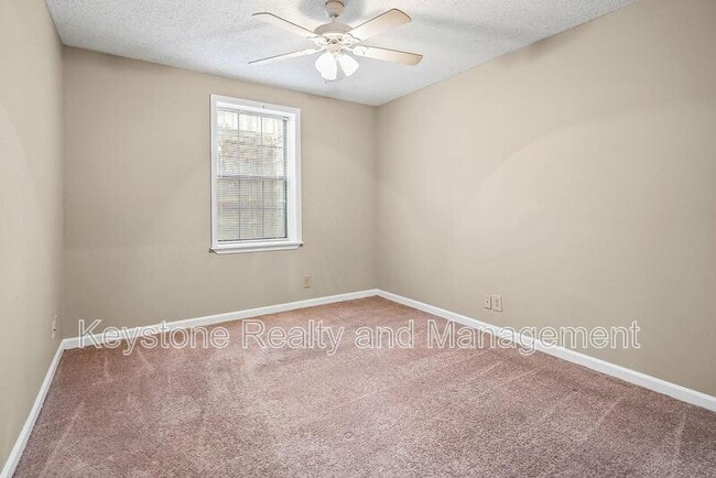 Building Photo - 704 Peachers Dr