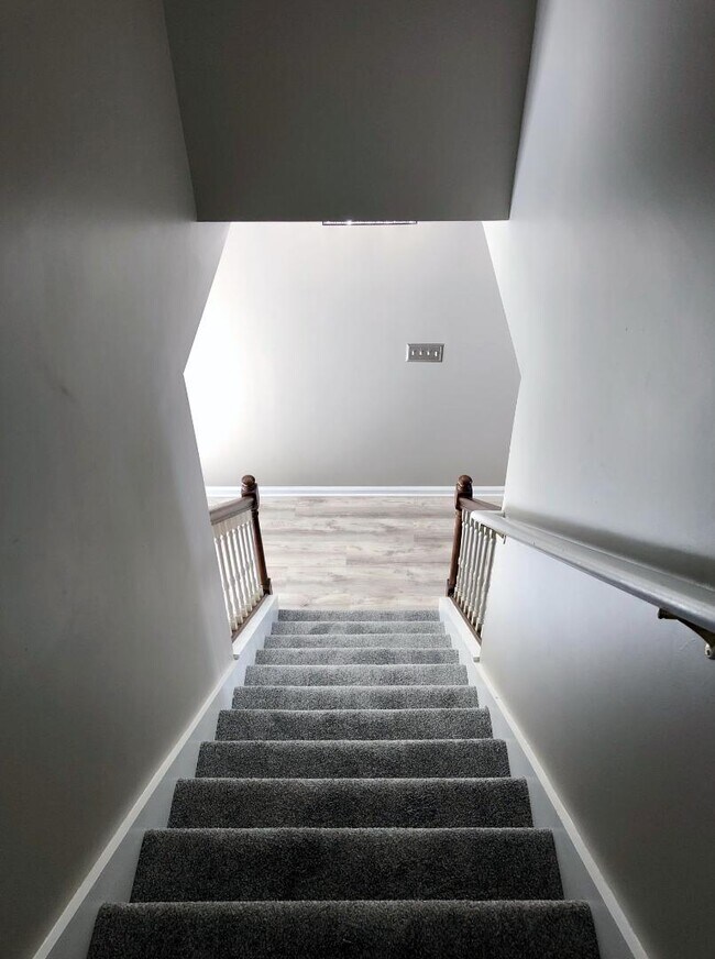 Building Photo - 71 Farington Cir