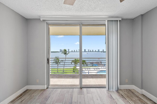 Building Photo - 105 Paradise Harbour Blvd