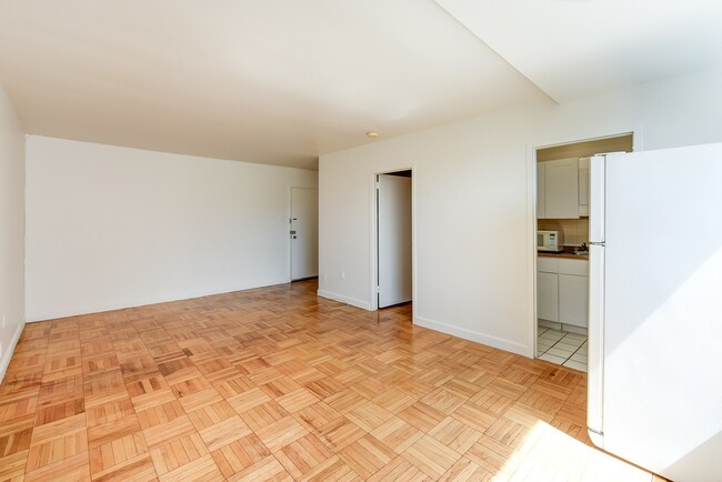 Primary Photo - Spacious & Bright Studio at River Place West