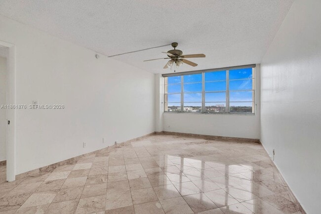 Building Photo - 2025 NE 164th St