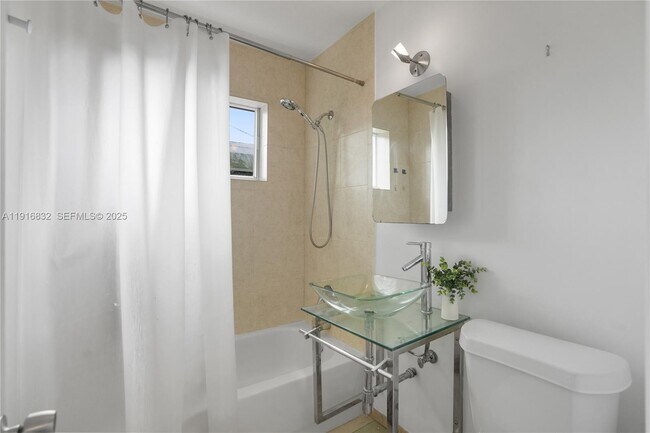 Building Photo - 932 Moffett St