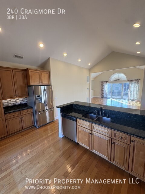 Building Photo - 240 Craigmore Dr