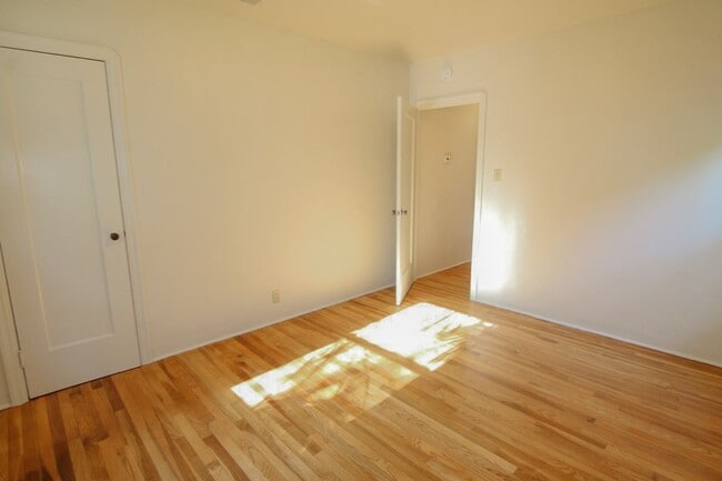 Building Photo - West4th344