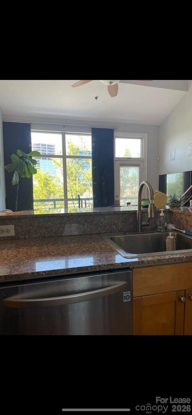 Building Photo - 115 E Park Ave