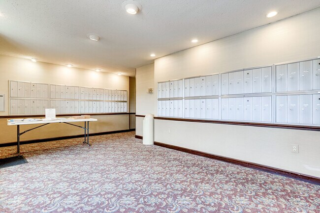 Building Photo - 1300 S Arlington Ridge Rd