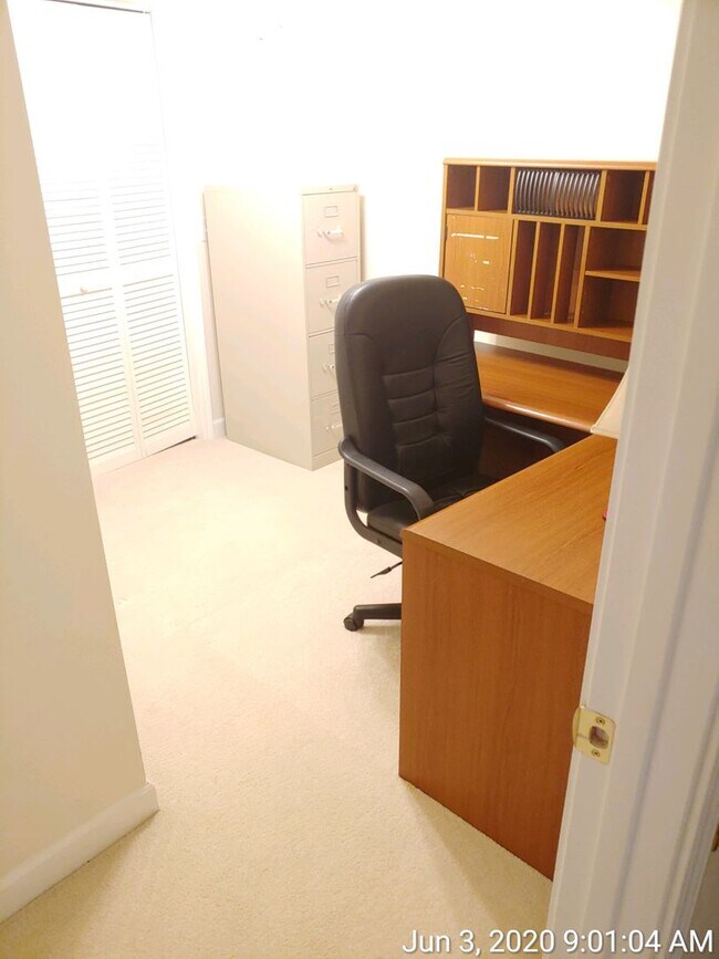 Building Photo - * RE-RENTAL AVAILABLE 7/15/26 * 3 Bedroom 2.5 Half Bath Townhouse with 2 Car Garage