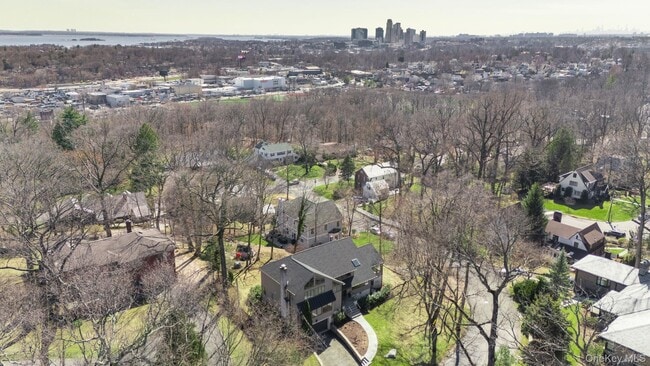 Building Photo - 27 Stone Cabin Rd