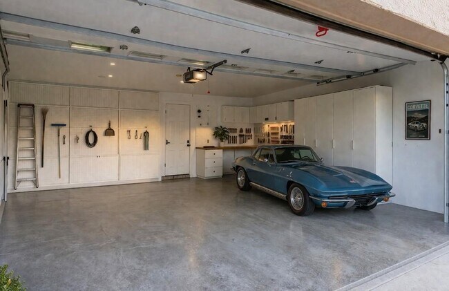 Building Photo - 5240 E Cholla St